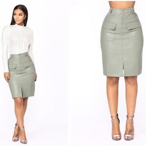 Fashion nova, Faux leather skirt-olive